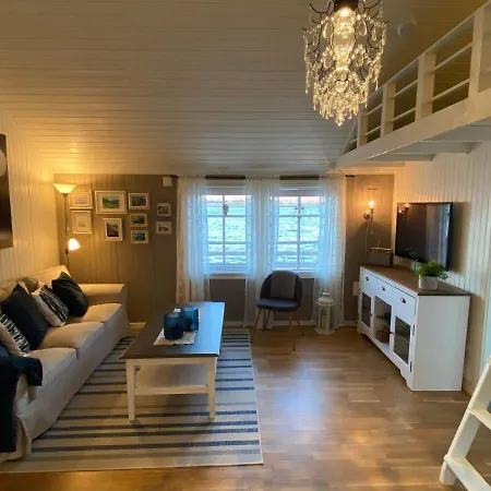 Semesterbostad Lofotbua Offersoya