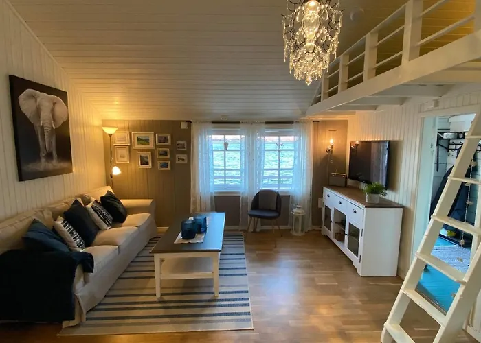 Semesterbostad Lofotbua Offersoya